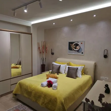 Myslym Shyri Cozy Lovely Orange * Tirana