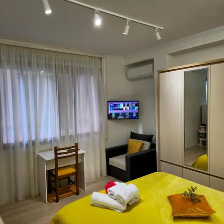 Myslym Shyri Cozy Lovely Orange Apartman *